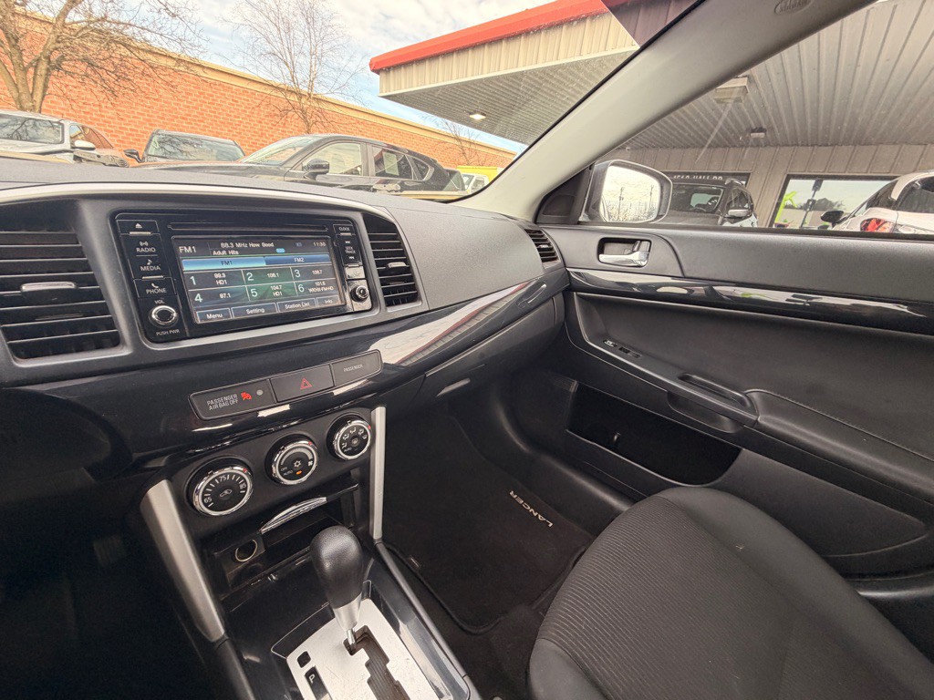 2017 Mitsubishi Lancer Image 6
