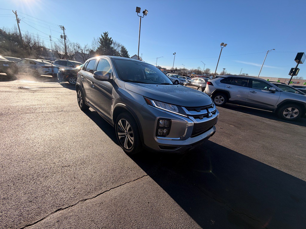 2024 Mitsubishi Outlander Image 2