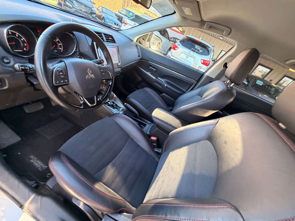 2024 Mitsubishi Outlander Image 8