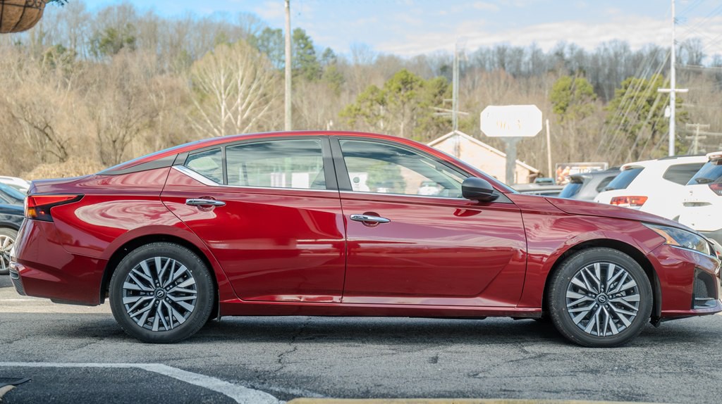 2024 Nissan Altima Image 7