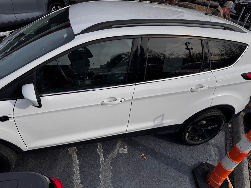 2017 Ford Escape Image 2