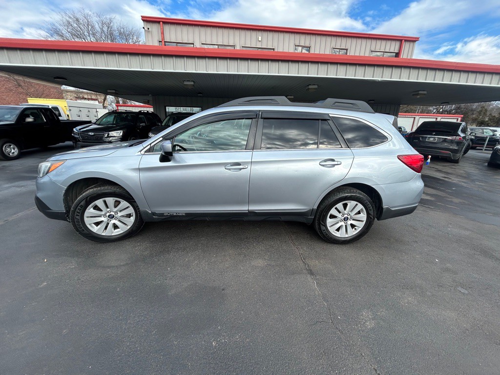 2017 Subaru Outback Image 2