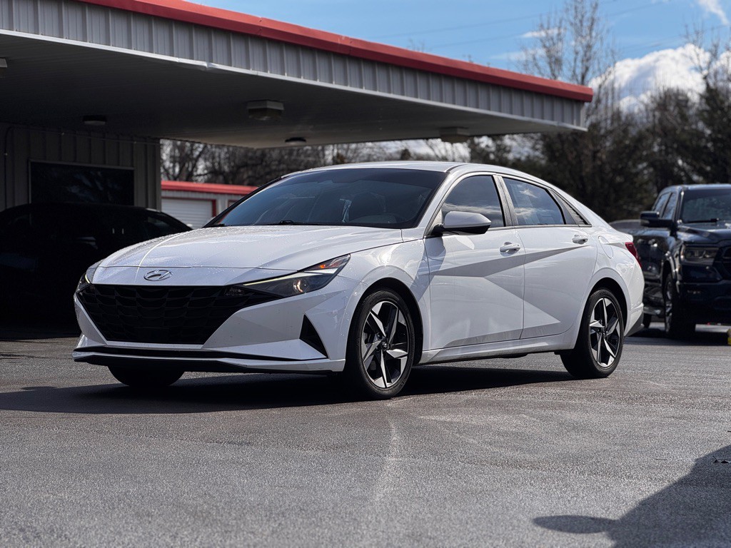 2023 Hyundai Elantra Image 2