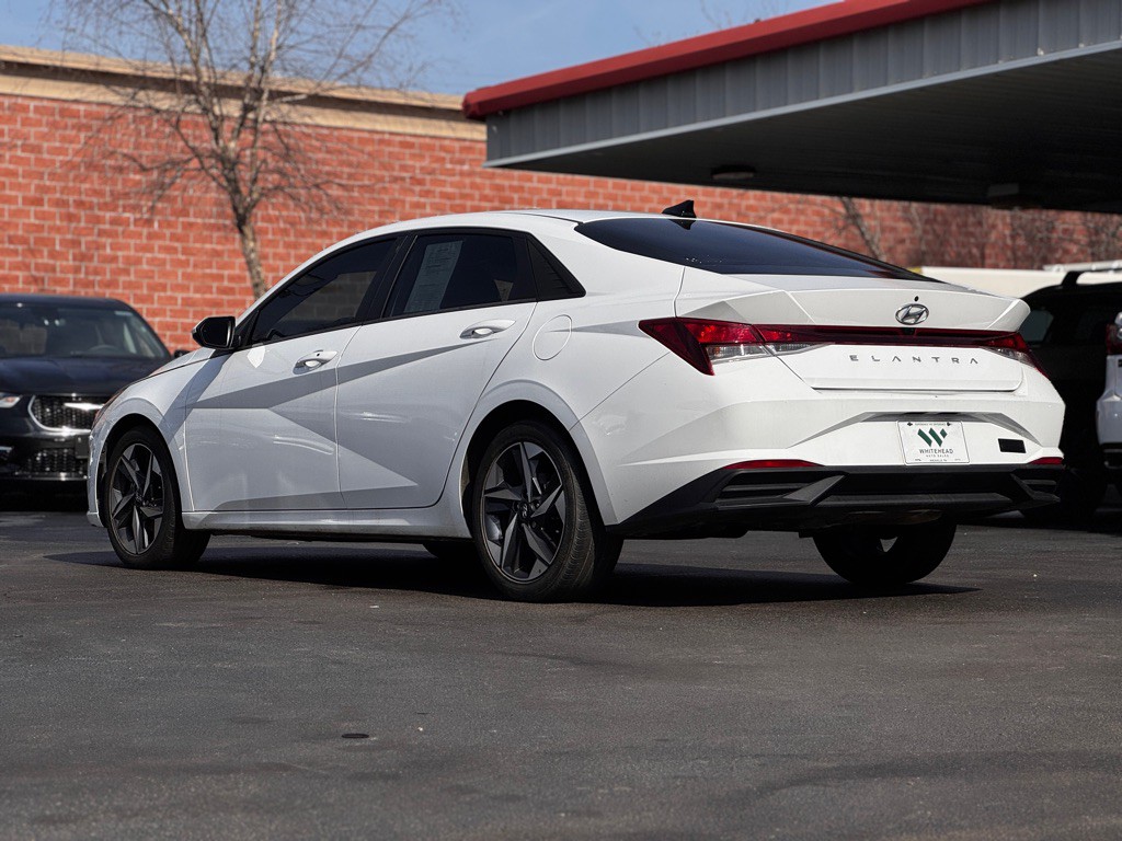 2023 Hyundai Elantra Image 3