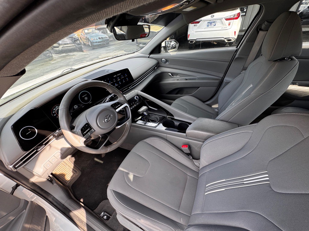 2023 Hyundai Elantra Image 6