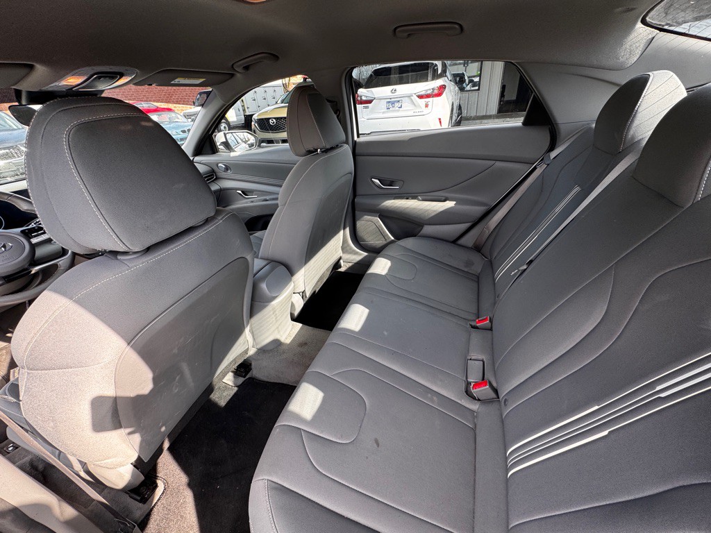 2023 Hyundai Elantra Image 7