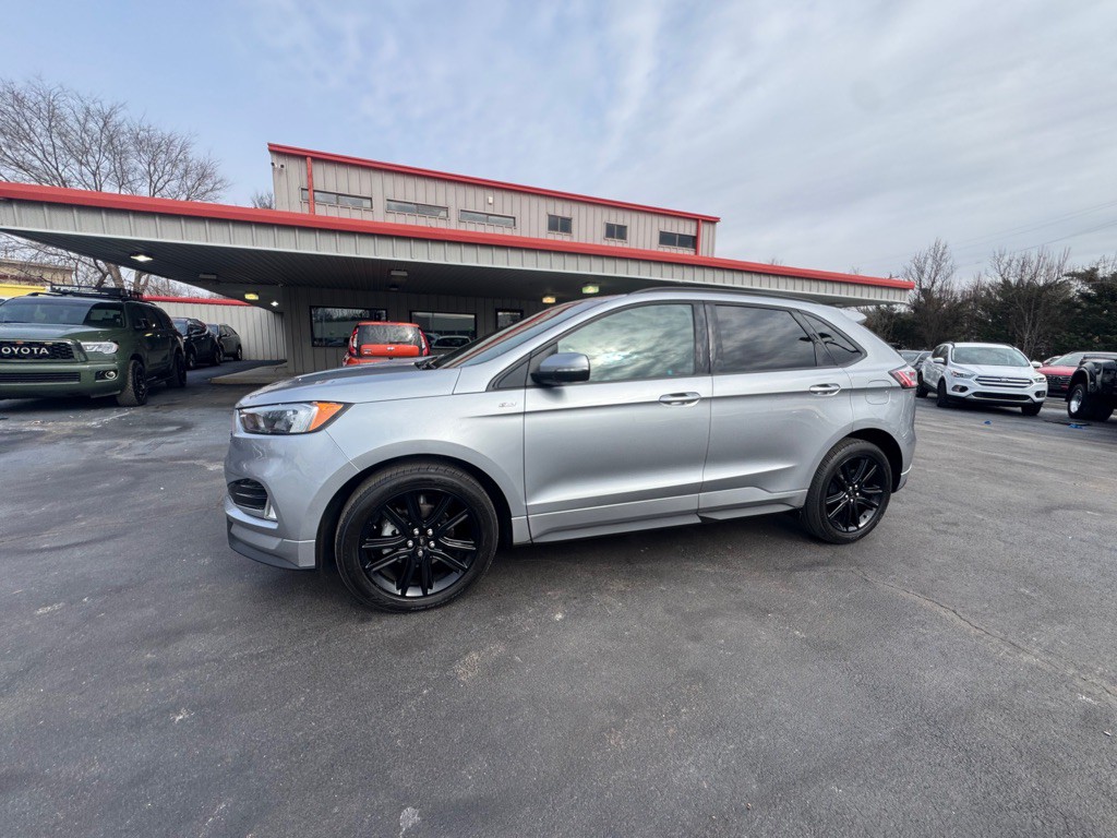 2020 Ford Edge Image 2