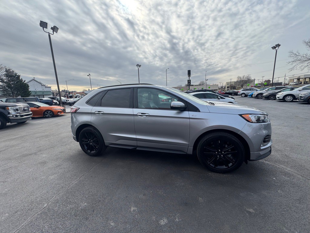 2020 Ford Edge Image 4