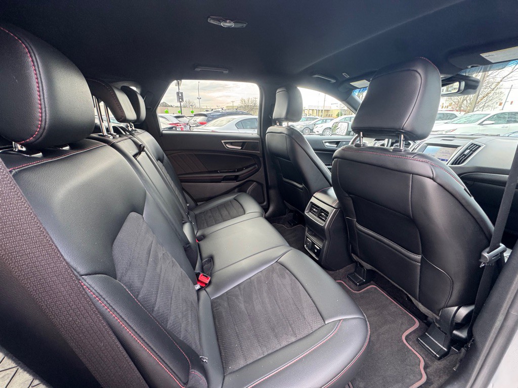 2020 Ford Edge Image 9