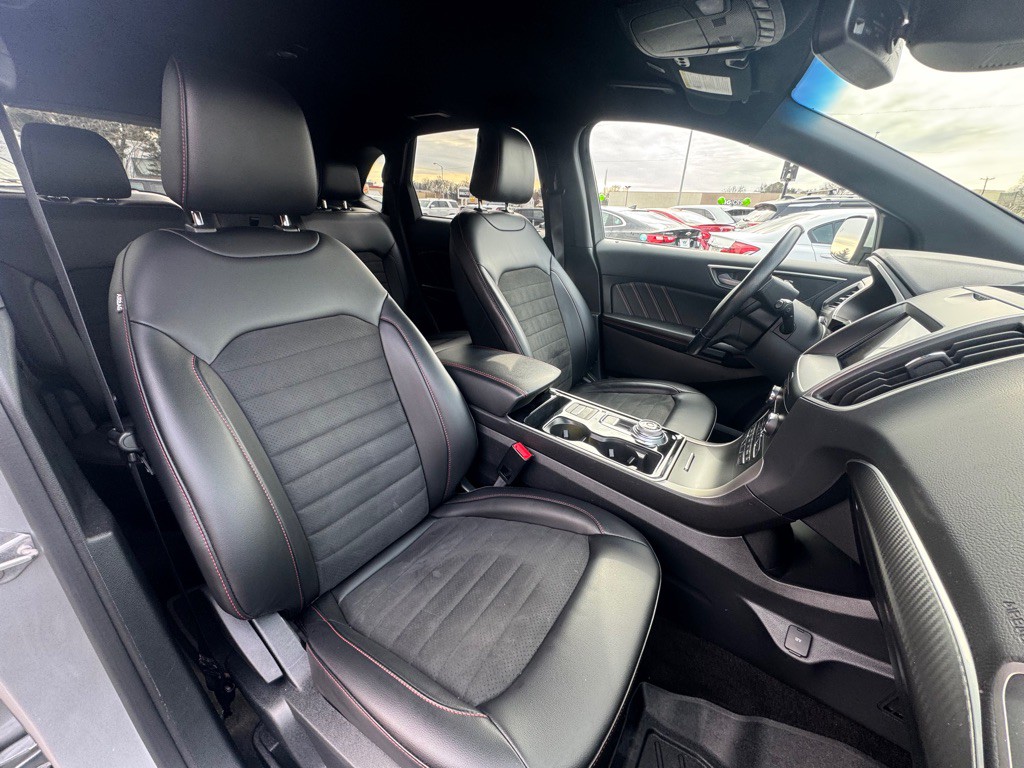 2020 Ford Edge Image 11