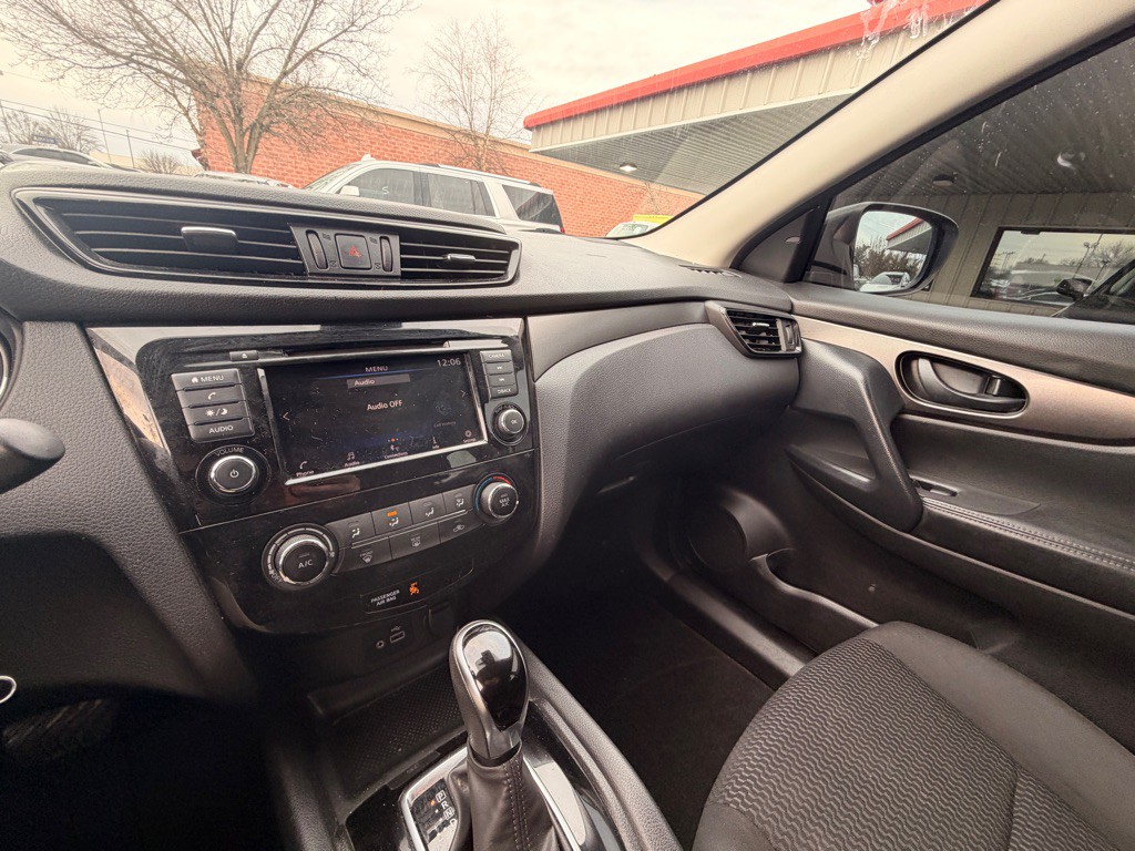 2020 Nissan Rogue Image 10