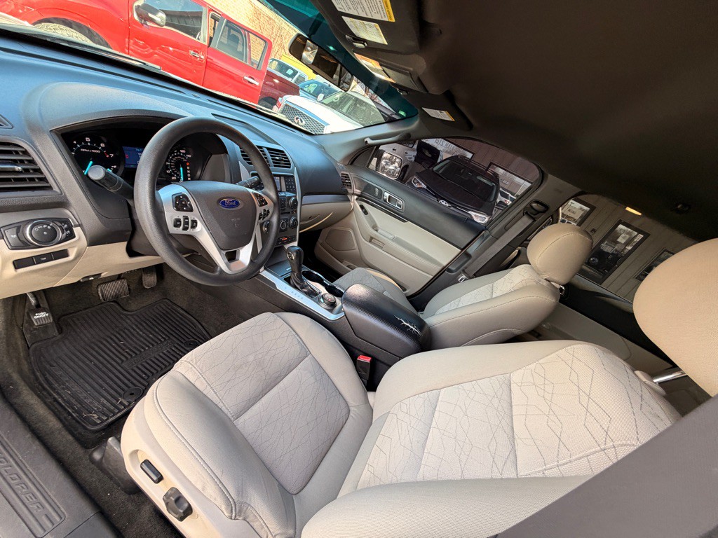 2015 Ford Explorer Image 9