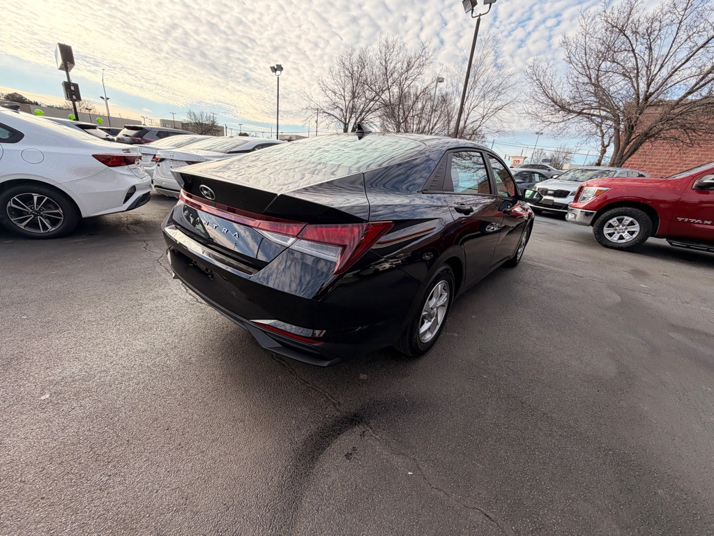 2021 Hyundai Elantra Image 3