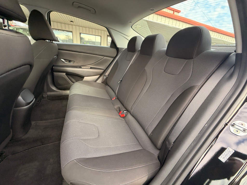 2021 Hyundai Elantra Image 5