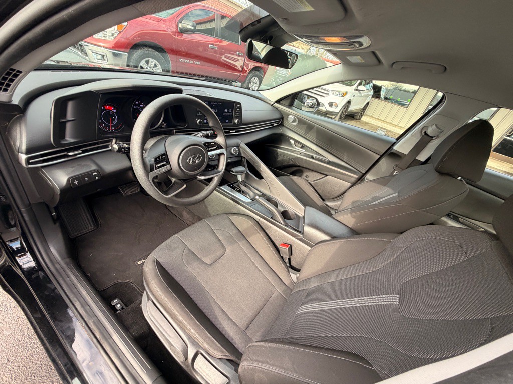 2021 Hyundai Elantra Image 8