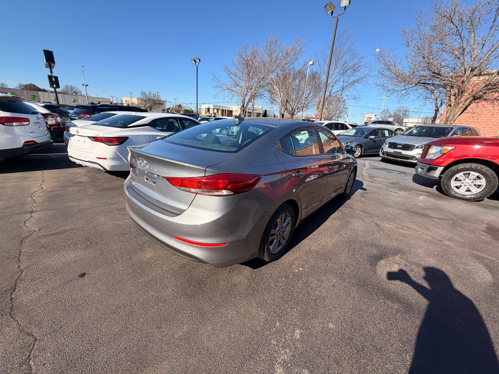 2018 Hyundai Elantra Image 3