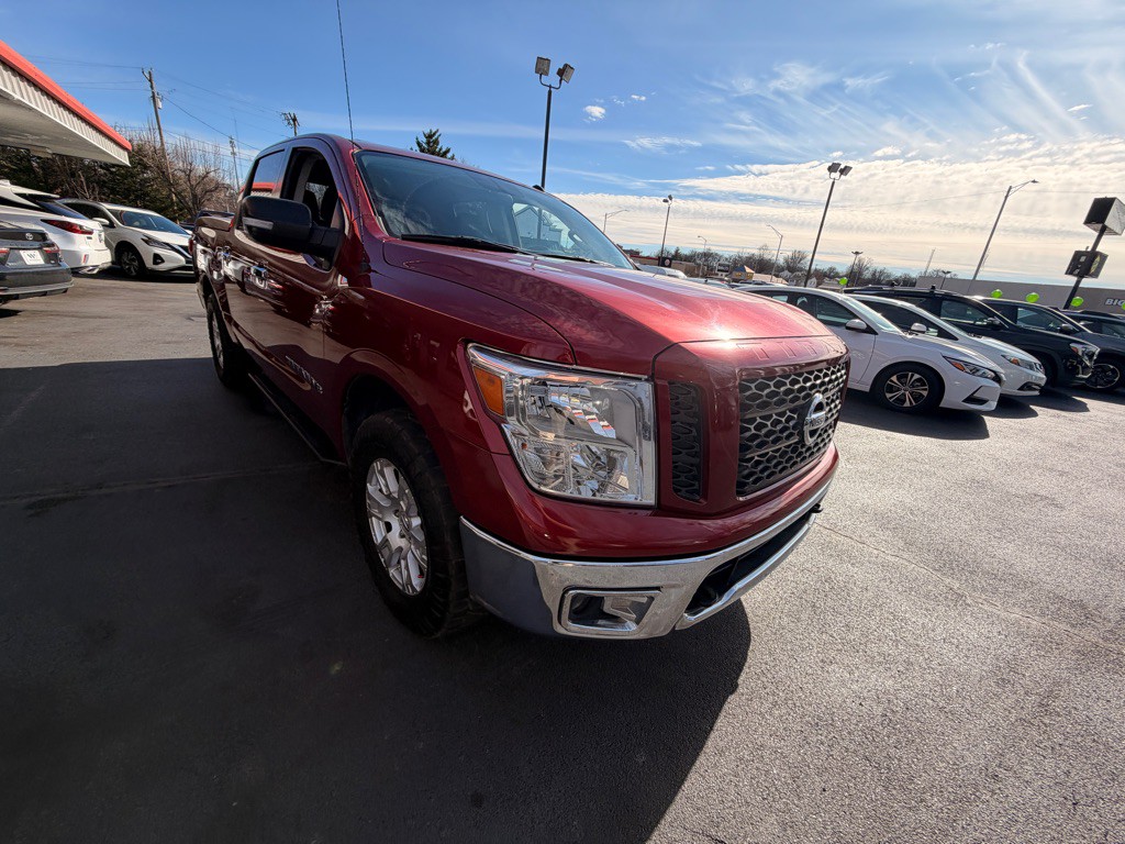 2019 Nissan Titan Image 2