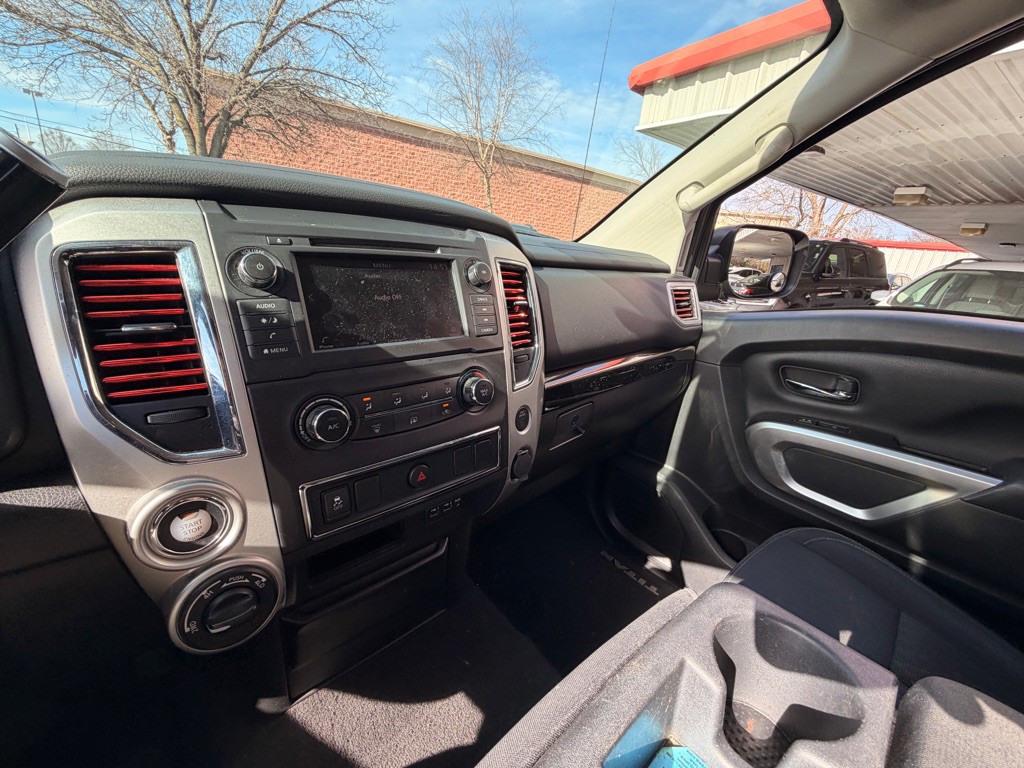 2019 Nissan Titan Image 10