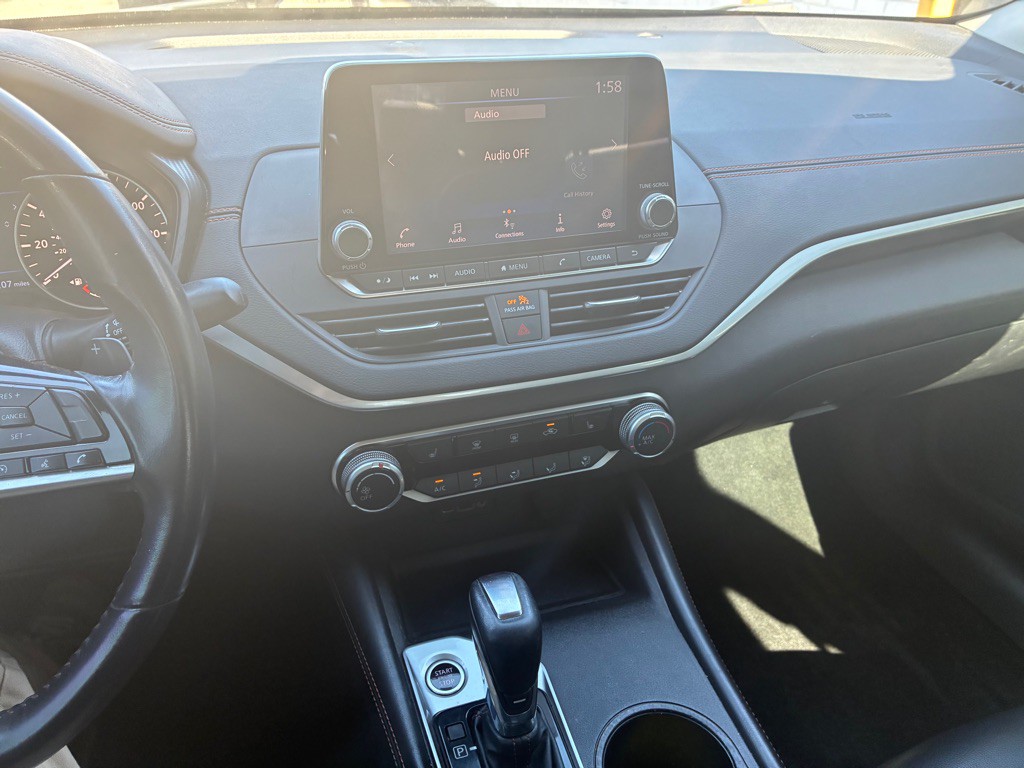 2020 Nissan Altima Image 13