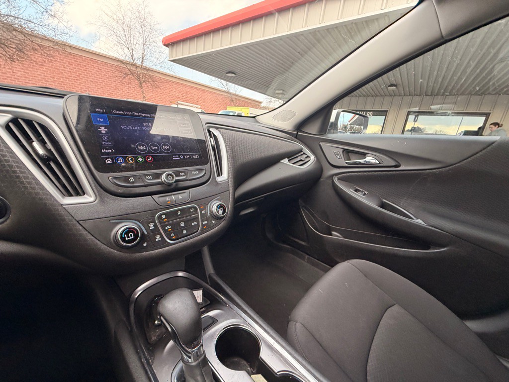 2023 Chevrolet Malibu Image 10