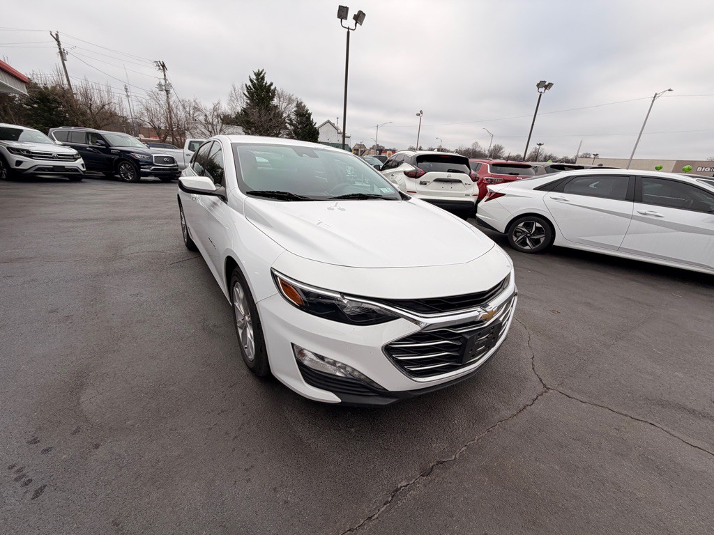 2023 Chevrolet Malibu Image 2