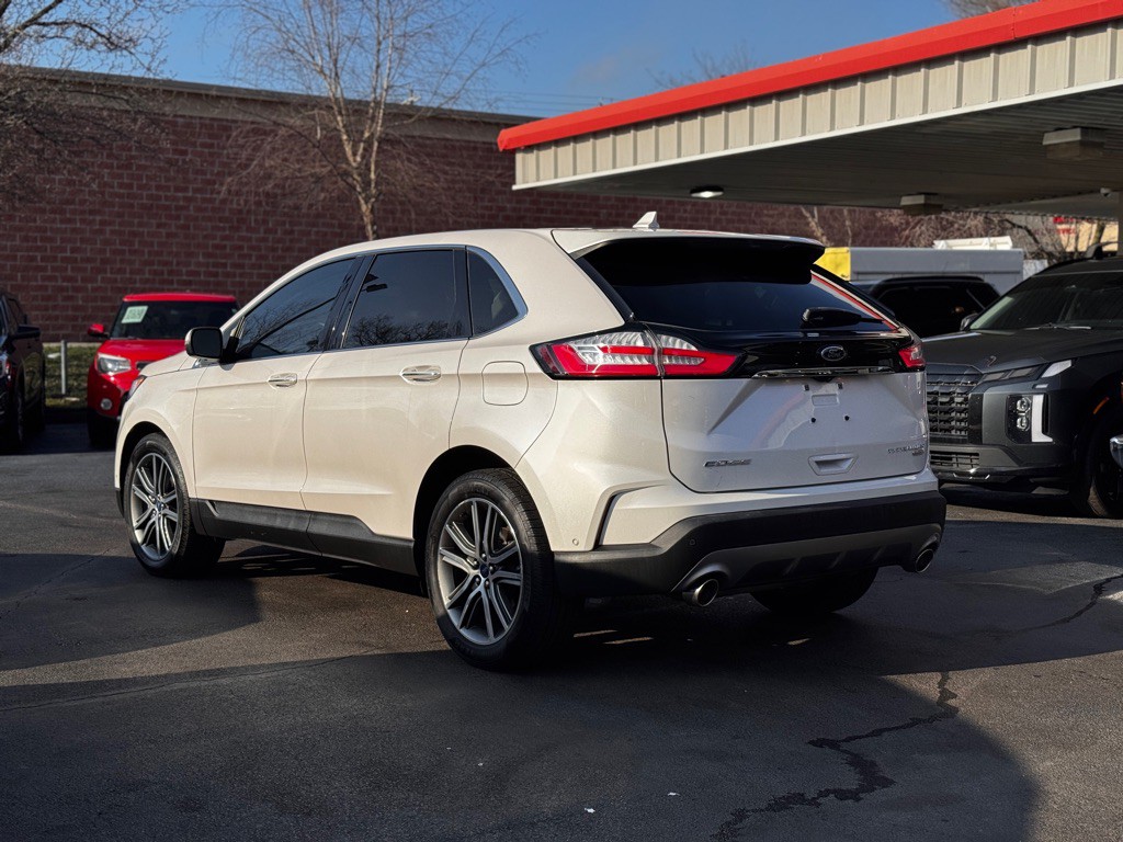 2019 Ford Edge Image 2