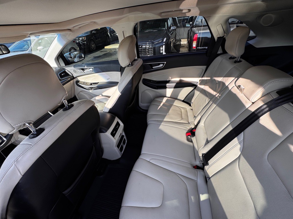 2019 Ford Edge Image 6