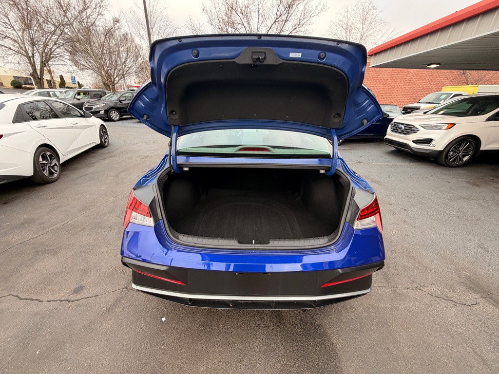 2025 Hyundai Elantra Image 5