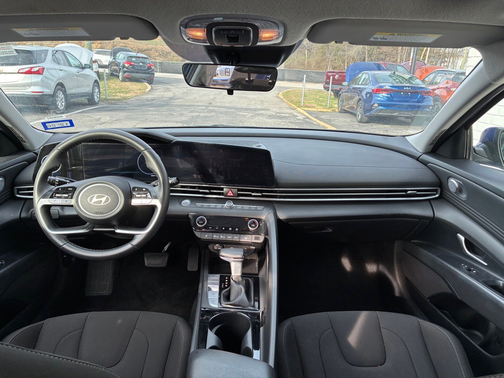 2025 Hyundai Elantra Image 6
