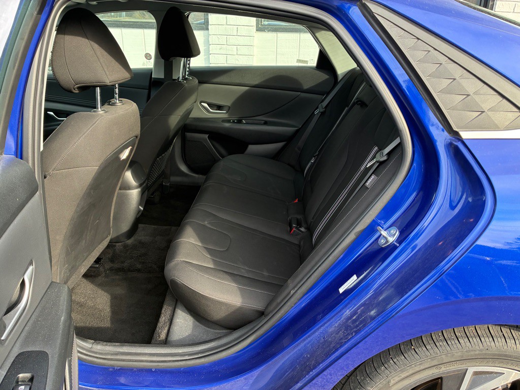 2025 Hyundai Elantra Image 8