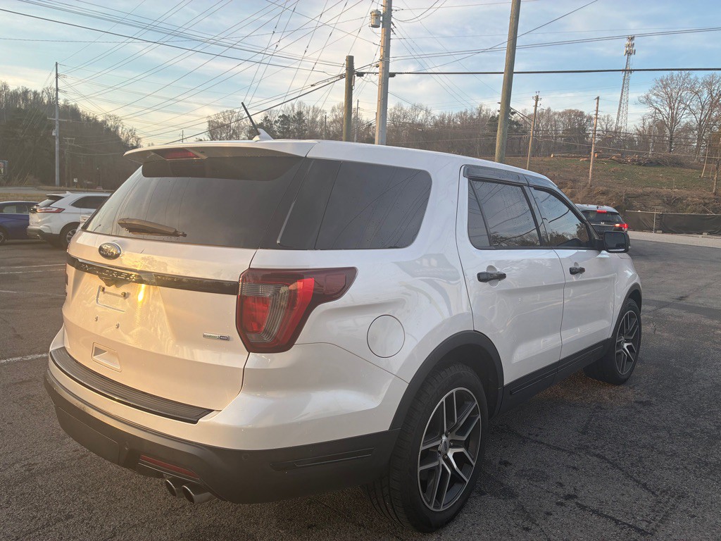 2018 Ford Explorer Image 8