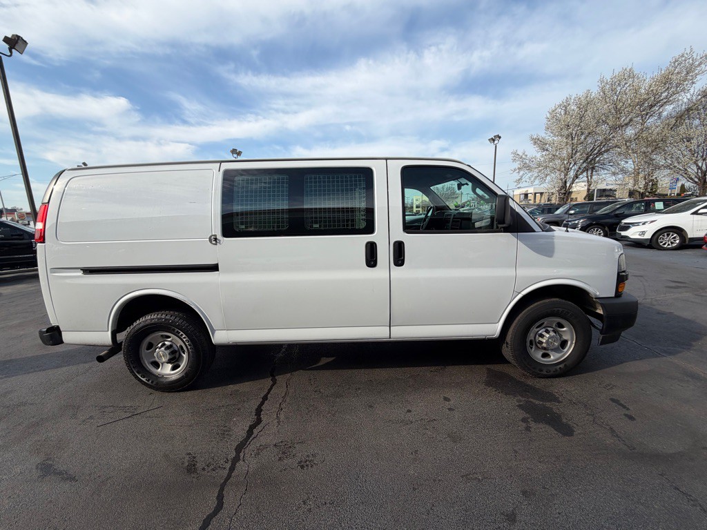 2020 Chevrolet Express Image 4
