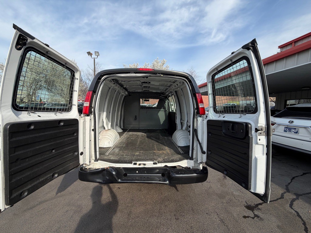 2020 Chevrolet Express Image 10