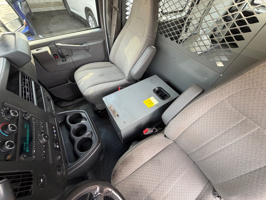 2020 Chevrolet Express Image 12