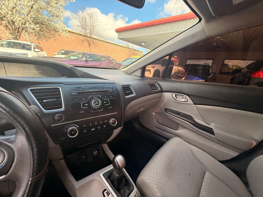 2015 Honda Civic Image 9