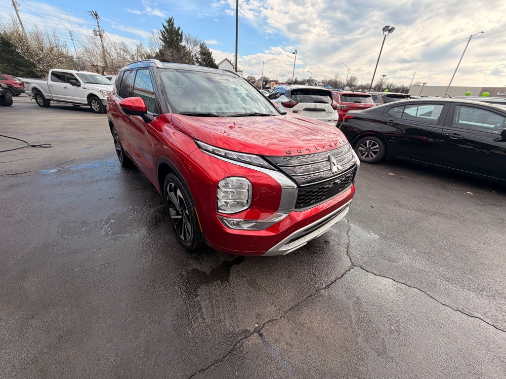 2023 Mitsubishi Outlander Image 2