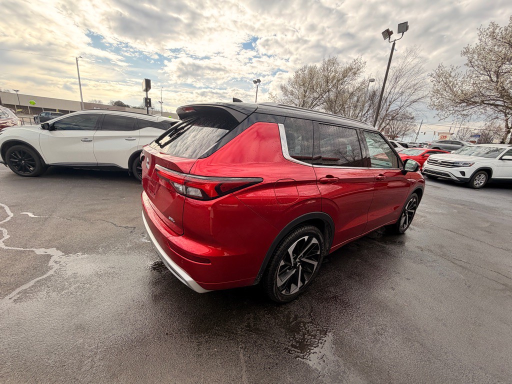 2023 Mitsubishi Outlander Image 3