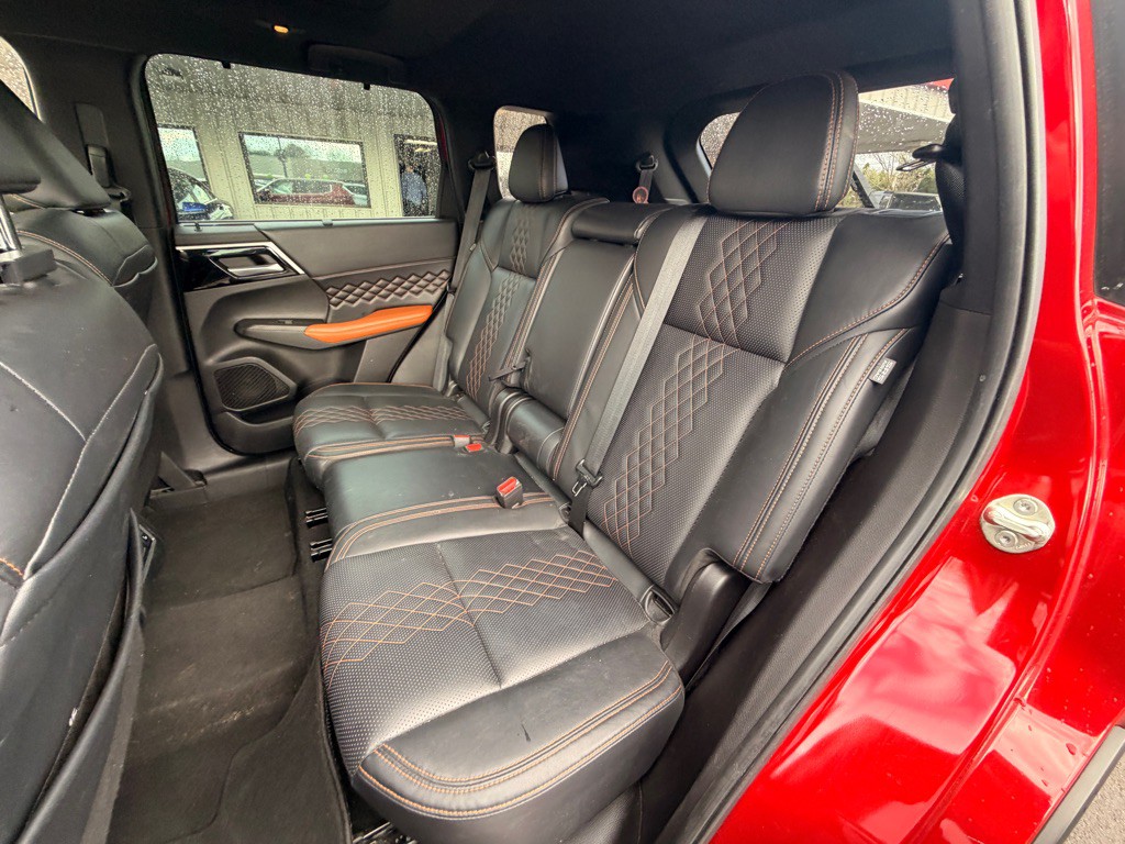 2023 Mitsubishi Outlander Image 6