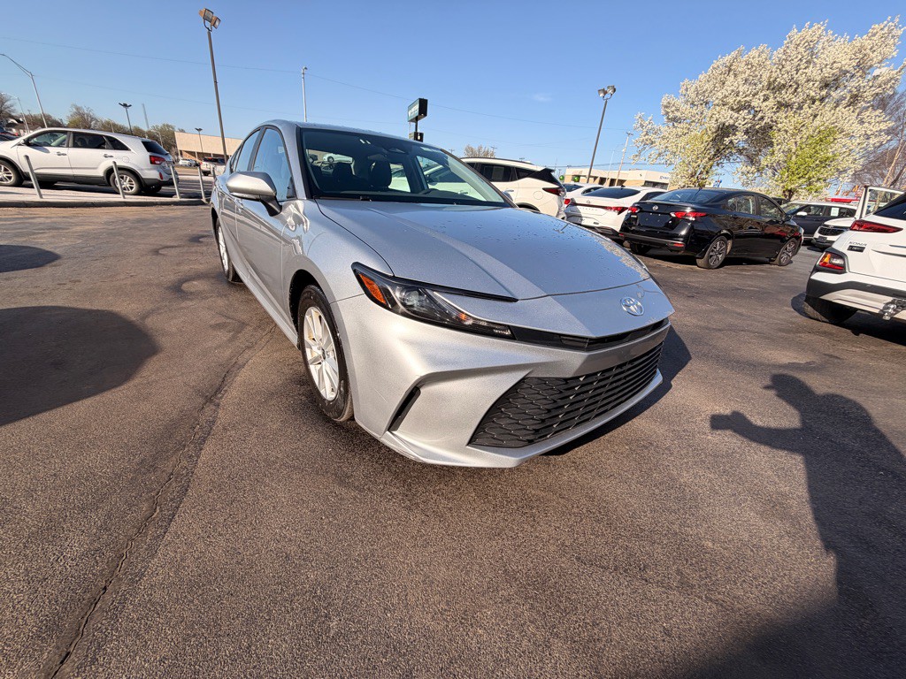 2025 Toyota Camry Image 2