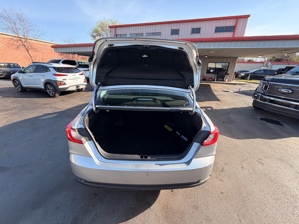 2025 Toyota Camry Image 5