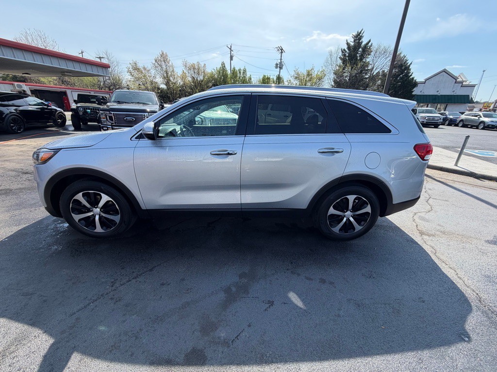 2016 Kia Sorento Image 2