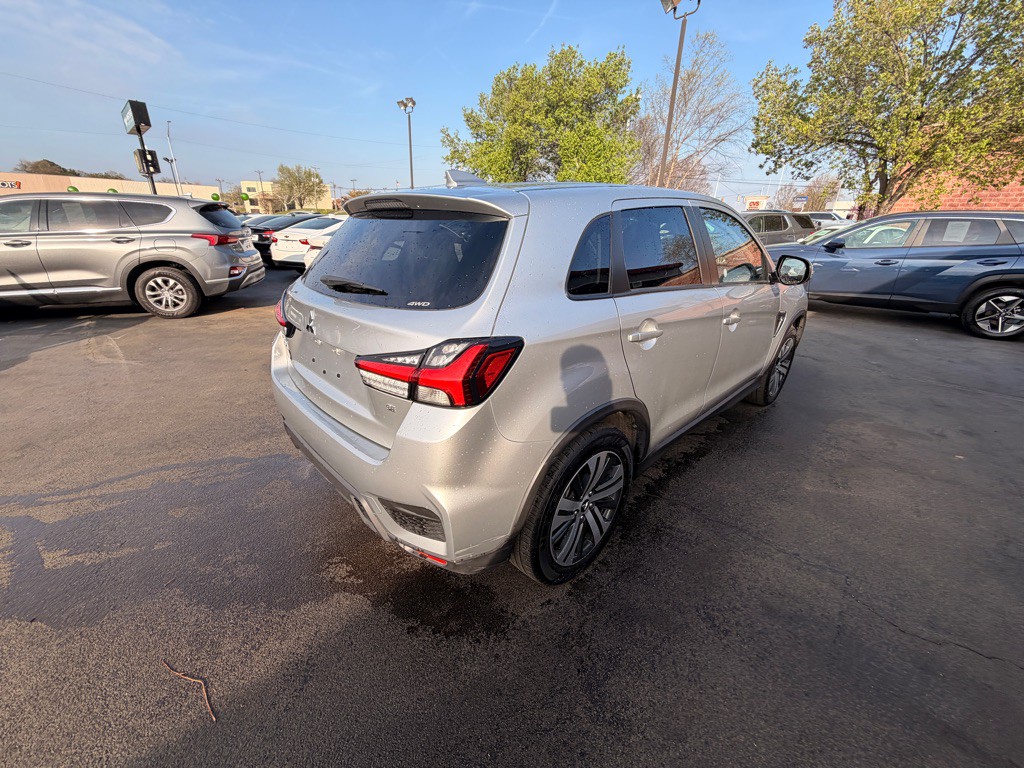 2025 Mitsubishi Outlander Image 3