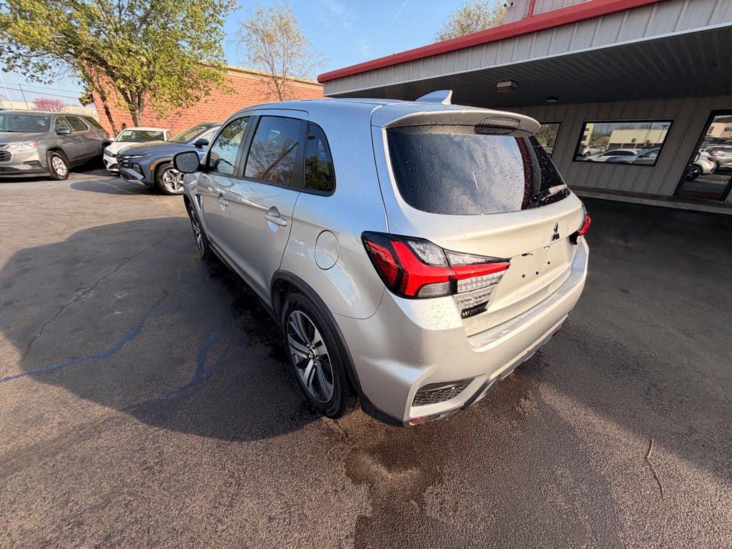 2025 Mitsubishi Outlander Image 4