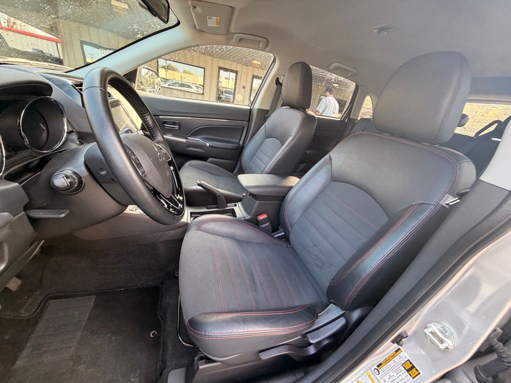2025 Mitsubishi Outlander Image 8