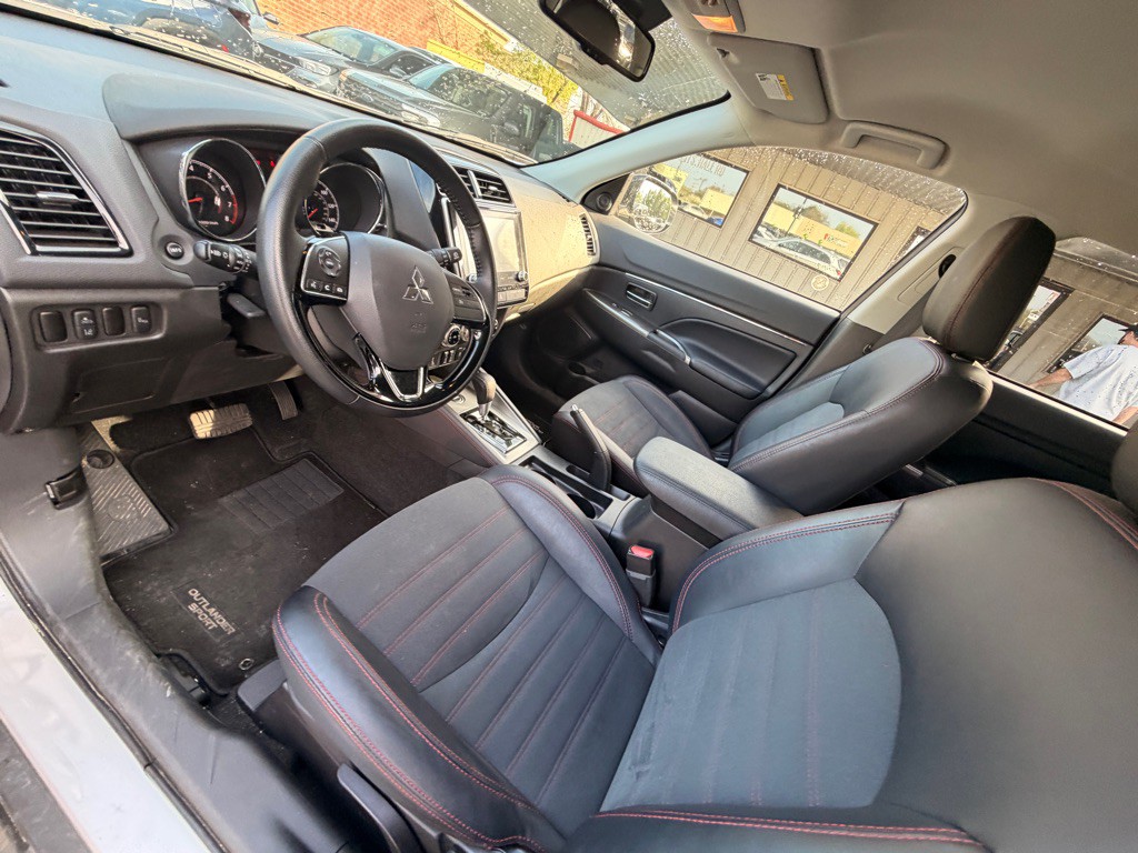 2025 Mitsubishi Outlander Image 9