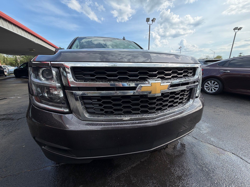 2018 Chevrolet Suburban Image 3