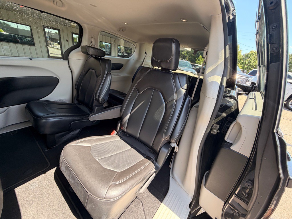 2023 Chrysler Pacifica Image 6