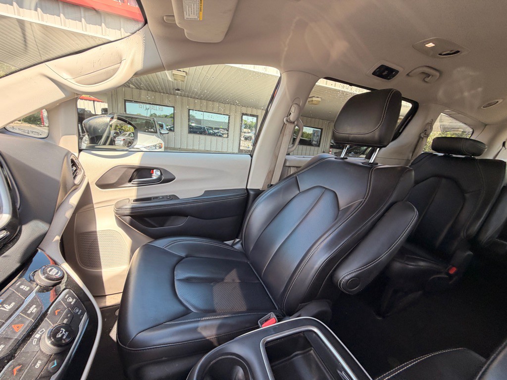 2023 Chrysler Pacifica Image 9