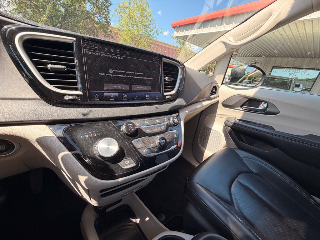 2023 Chrysler Pacifica Image 11