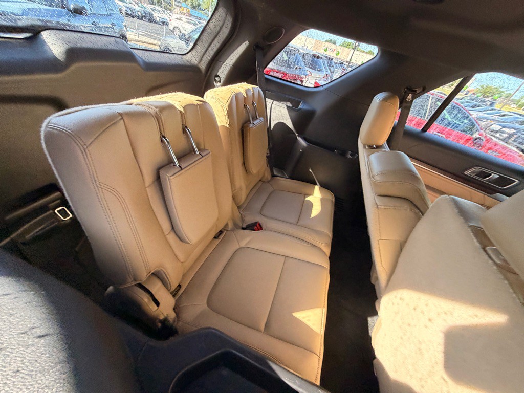 2016 Ford Explorer Image 8